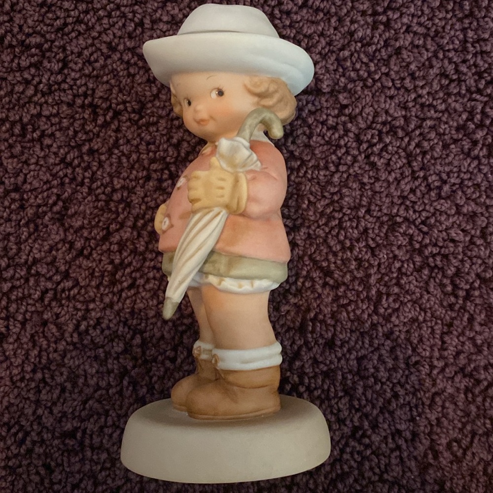 Enesco 1992 Symbol of Membership Figurine memories of yesterday